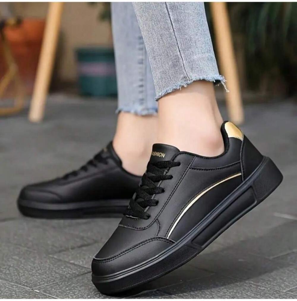 Women White Casual Sneakers, L - огляд і ціна Running Gear Shoes